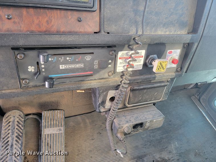 image for item ME9678 2001 Kenworth T300  propane delivery truck