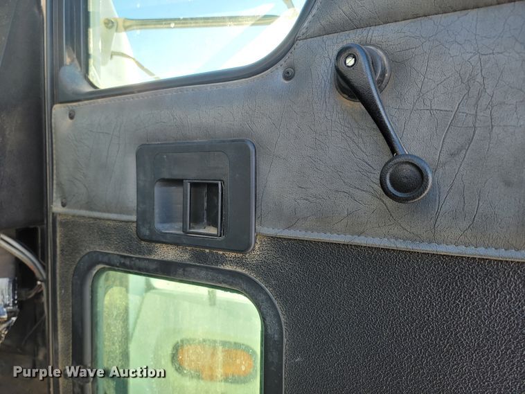 image for item ME9678 2001 Kenworth T300  propane delivery truck