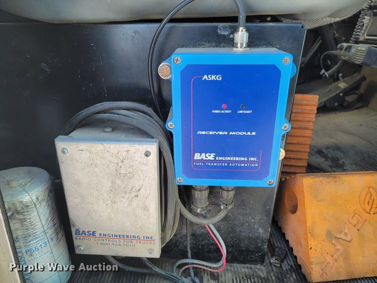 image for item ME9678 2001 Kenworth T300  propane delivery truck