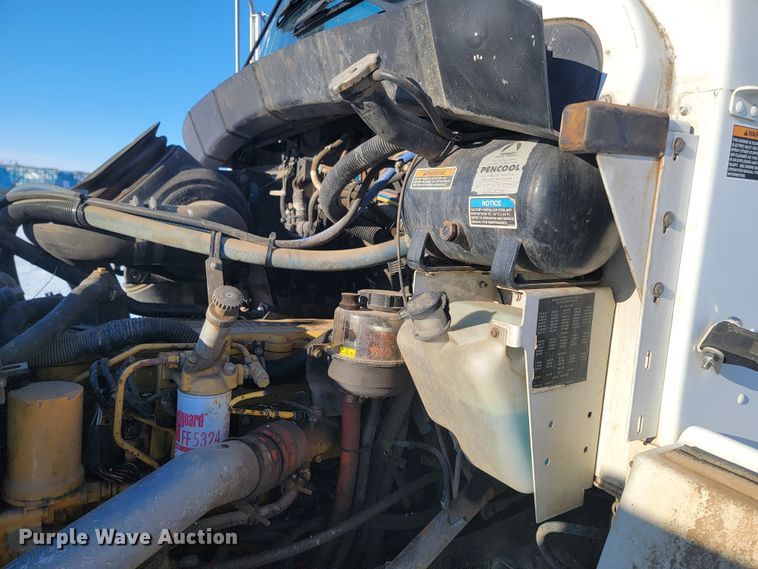 image for item ME9678 2001 Kenworth T300  propane delivery truck