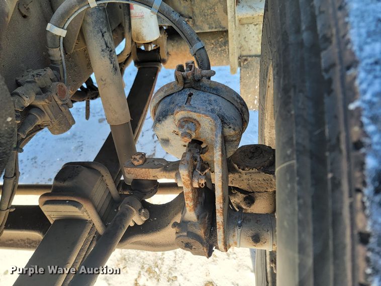 image for item ME9678 2001 Kenworth T300  propane delivery truck