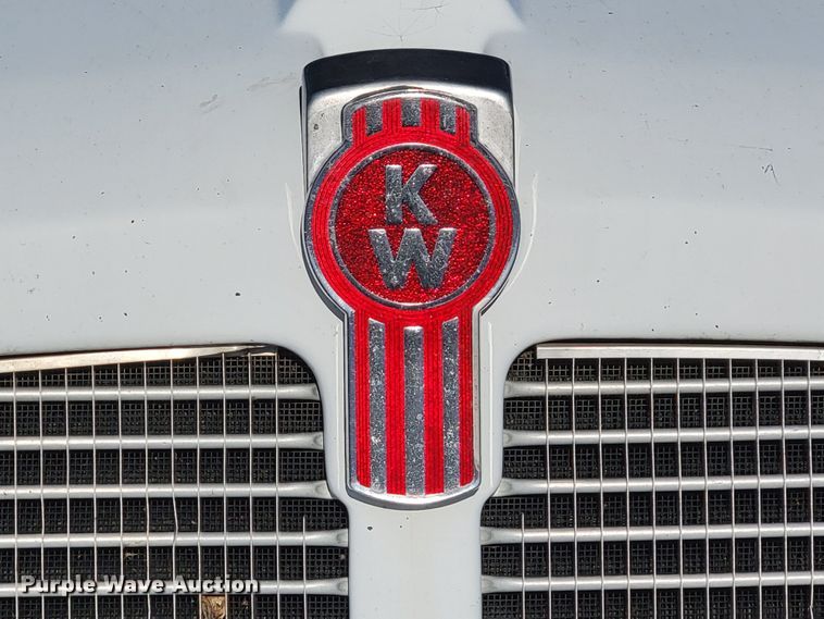 image for item ME9678 2001 Kenworth T300  propane delivery truck