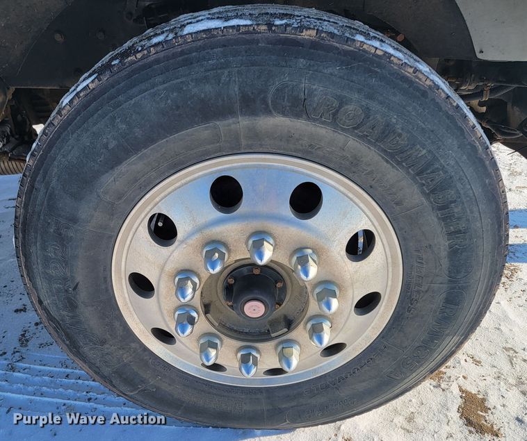 image for item ME9678 2001 Kenworth T300  propane delivery truck