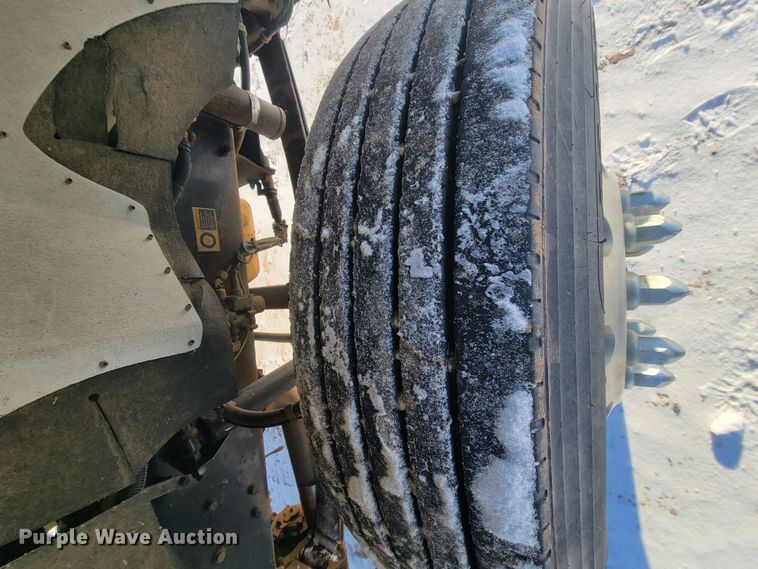 image for item ME9678 2001 Kenworth T300  propane delivery truck