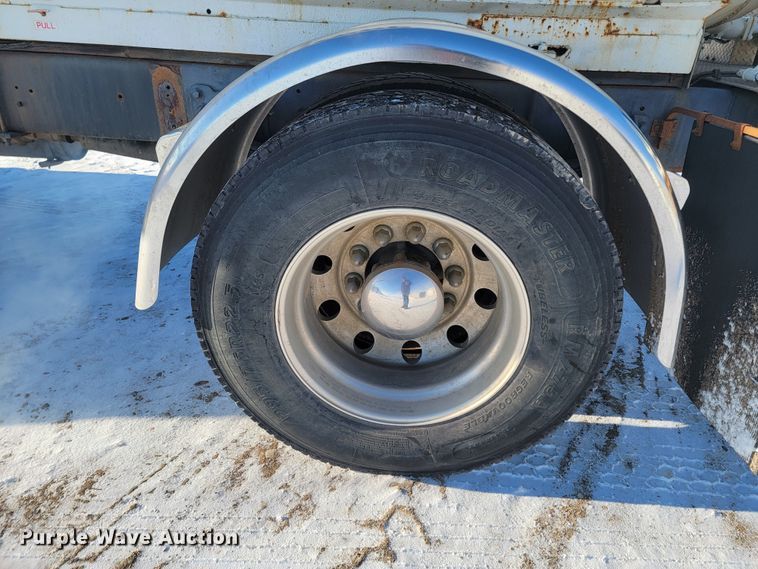 image for item ME9678 2001 Kenworth T300  propane delivery truck