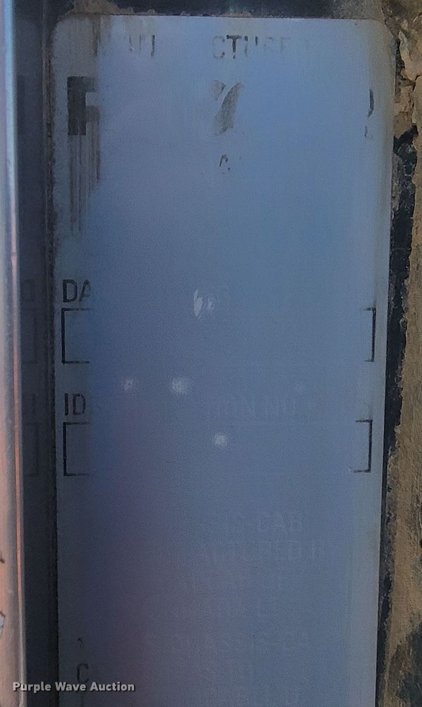 image for item ME9678 2001 Kenworth T300  propane delivery truck