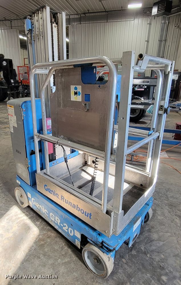 image for item ME9681 2013 Genie GR20  vertical lift