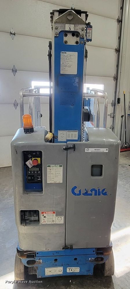 image for item ME9681 2013 Genie GR20  vertical lift