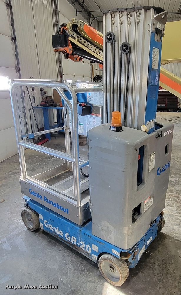 image for item ME9681 2013 Genie GR20  vertical lift