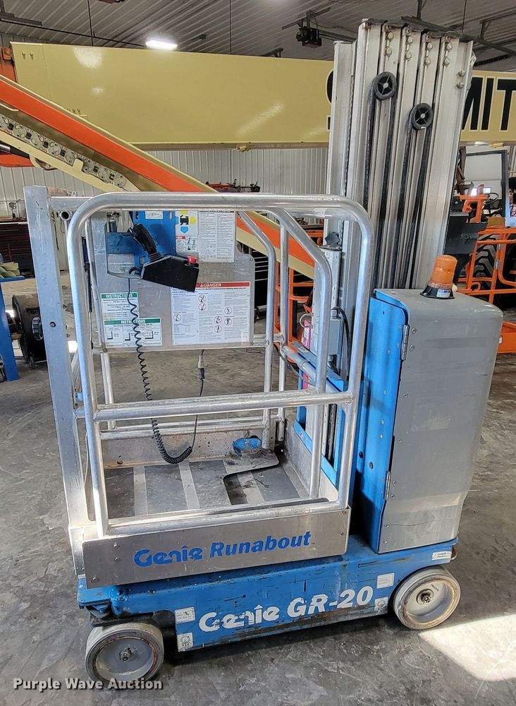 image for item ME9681 2013 Genie GR20  vertical lift
