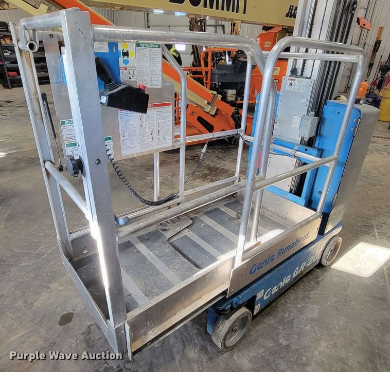 image for item ME9681 2013 Genie GR20  vertical lift
