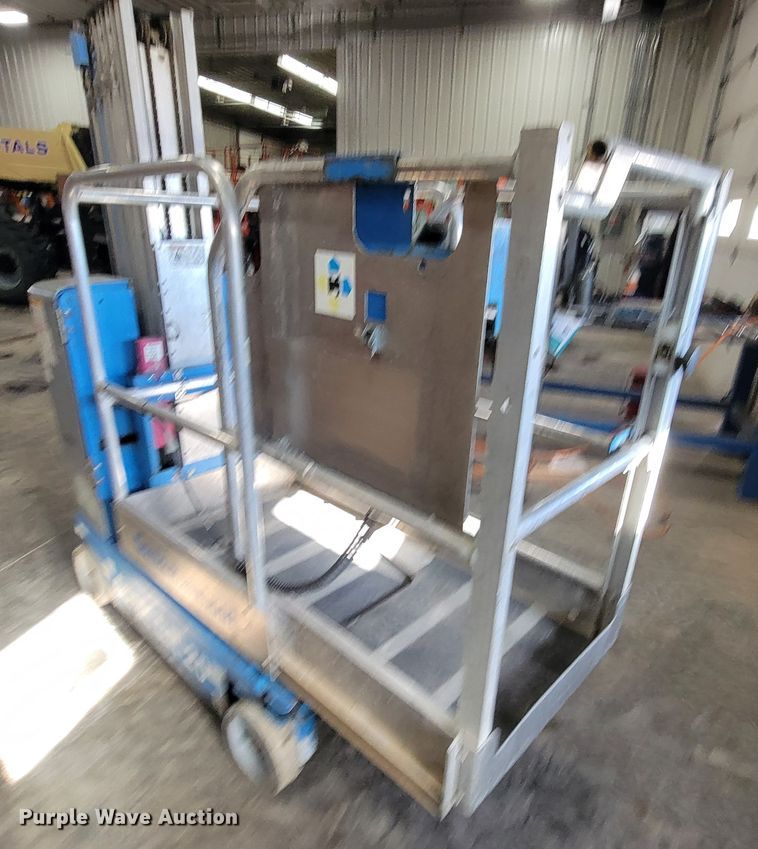 image for item ME9681 2013 Genie GR20  vertical lift