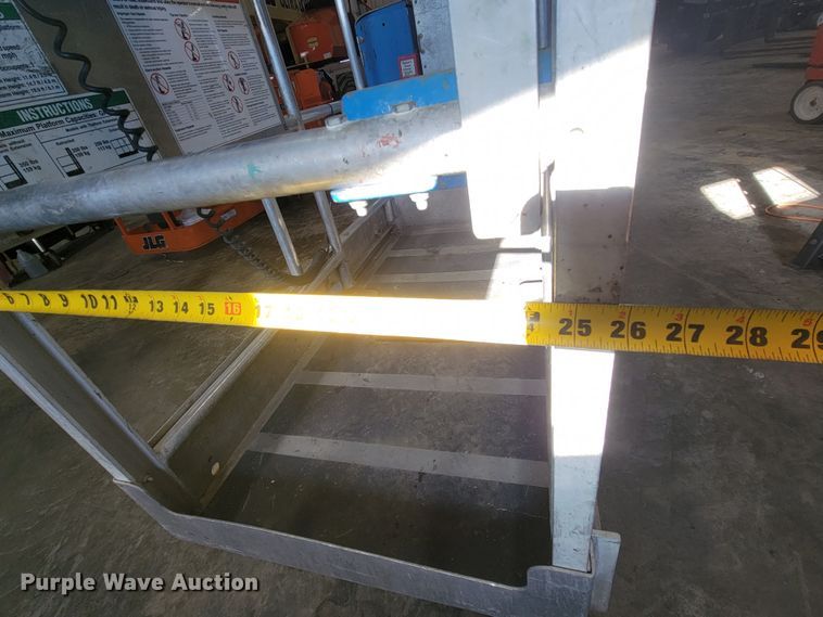 image for item ME9681 2013 Genie GR20  vertical lift