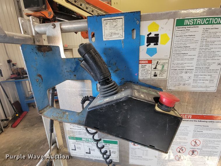 image for item ME9681 2013 Genie GR20  vertical lift