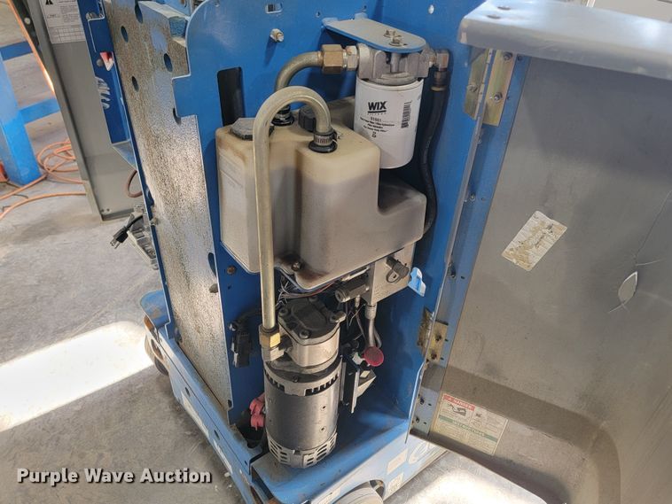 image for item ME9681 2013 Genie GR20  vertical lift