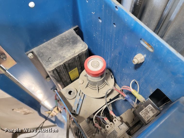 image for item ME9681 2013 Genie GR20  vertical lift