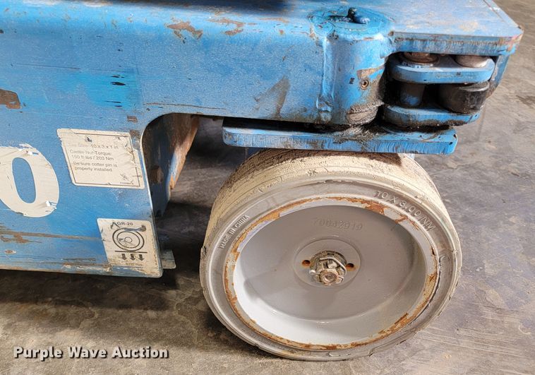 image for item ME9681 2013 Genie GR20  vertical lift