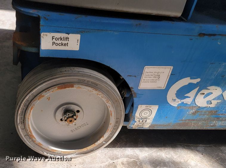 image for item ME9681 2013 Genie GR20  vertical lift