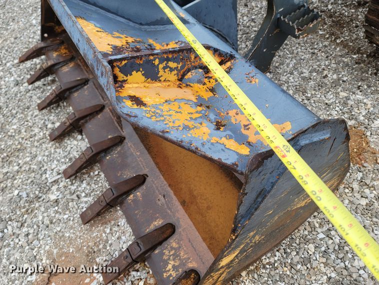 image for item MH9748 John Deere 605C  track loader