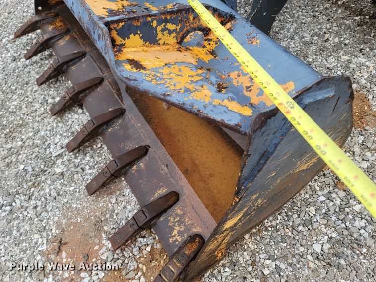 image for item MH9748 John Deere 605C  track loader