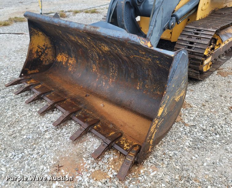 image for item MH9748 John Deere 605C  track loader