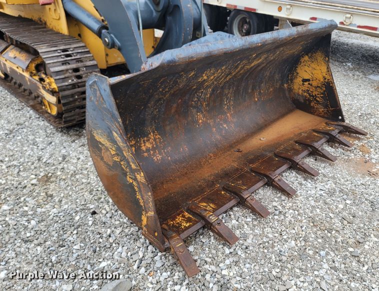 image for item MH9748 John Deere 605C  track loader