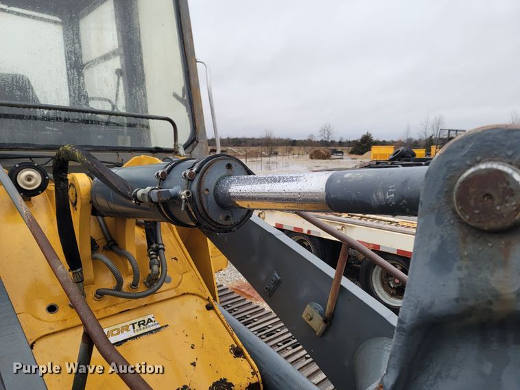 image for item MH9748 John Deere 605C  track loader