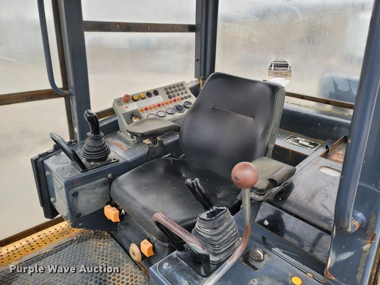 image for item MH9748 John Deere 605C  track loader