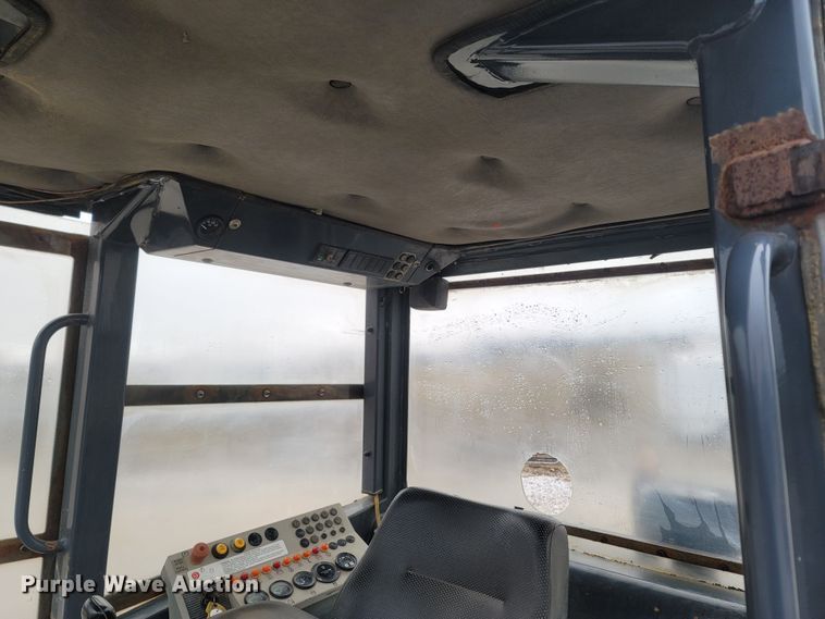 image for item MH9748 John Deere 605C  track loader