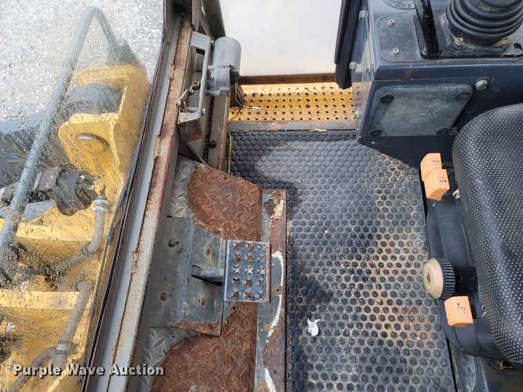 image for item MH9748 John Deere 605C  track loader