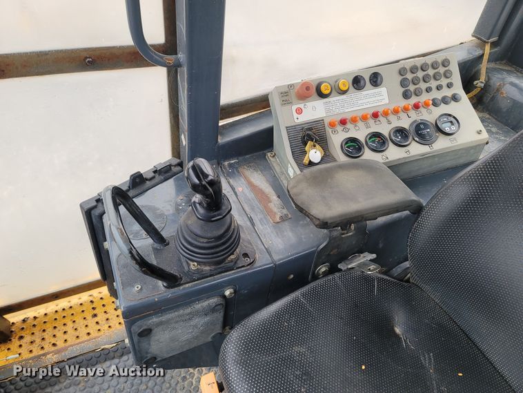 image for item MH9748 John Deere 605C  track loader