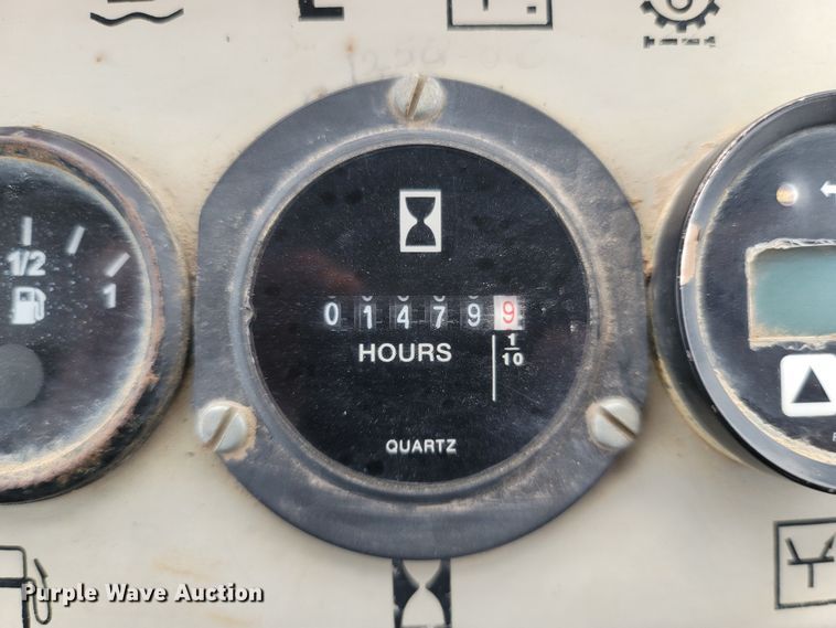 image for item MH9748 John Deere 605C  track loader