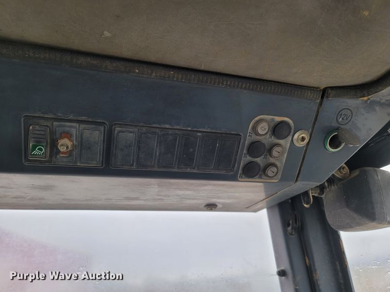 image for item MH9748 John Deere 605C  track loader