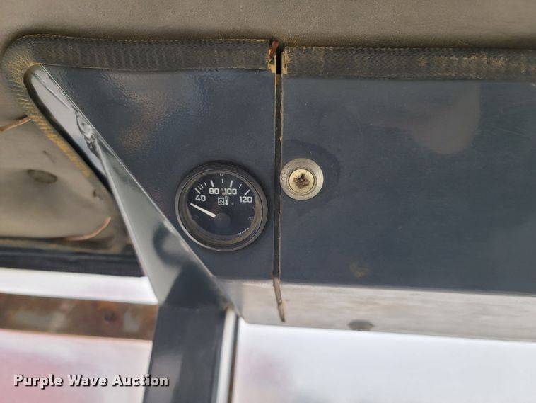 image for item MH9748 John Deere 605C  track loader