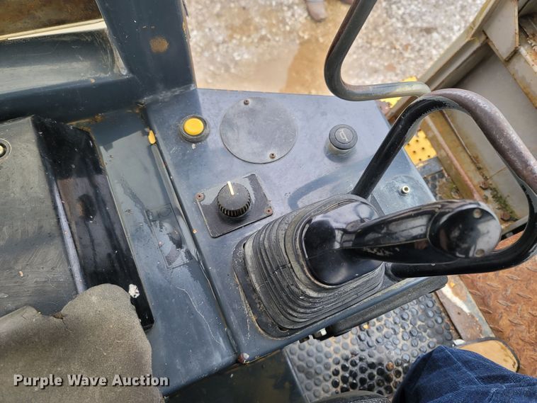 image for item MH9748 John Deere 605C  track loader