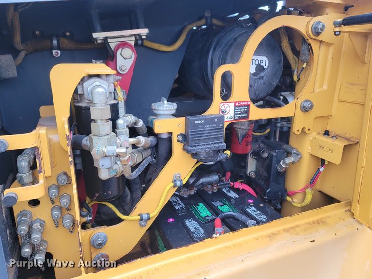 image for item MH9748 John Deere 605C  track loader