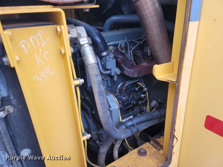 image for item MH9748 John Deere 605C  track loader