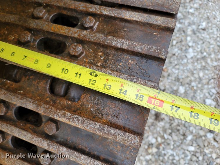 image for item MH9748 John Deere 605C  track loader