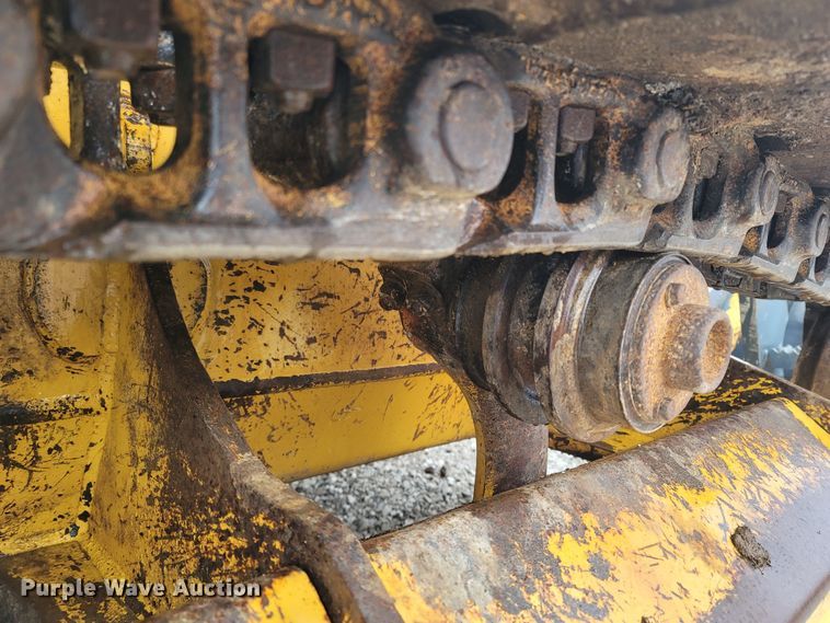 image for item MH9748 John Deere 605C  track loader