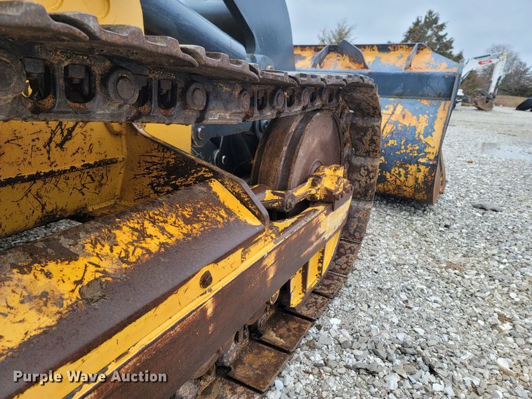 image for item MH9748 John Deere 605C  track loader