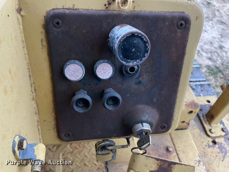 image for item MI9778 Komatsu D41A-3  dozer