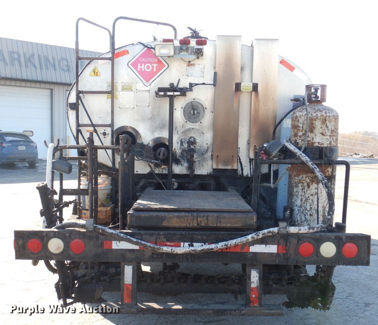 image for item MJ9999 1999 Chevrolet T7500  oil distributor truck