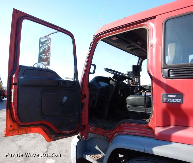 image for item MJ9999 1999 Chevrolet T7500  oil distributor truck