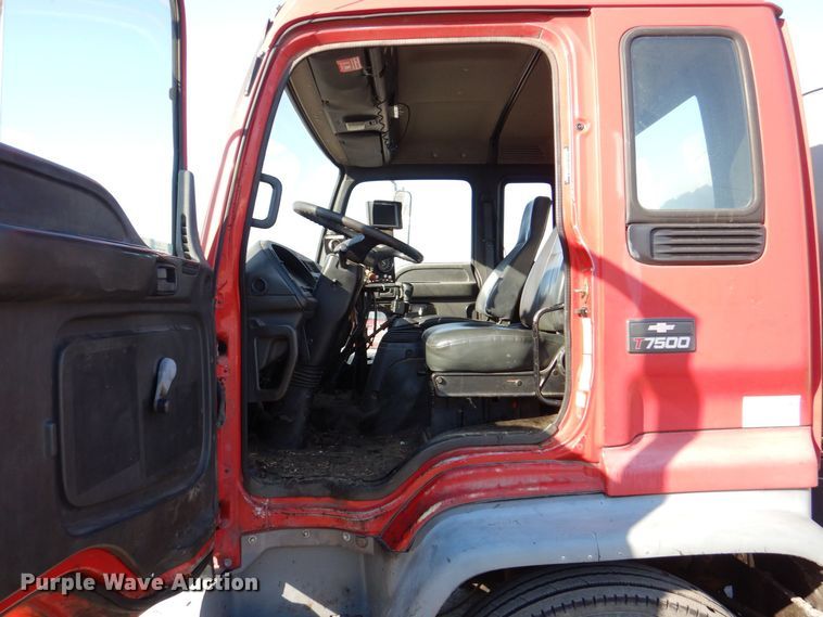 image for item MJ9999 1999 Chevrolet T7500  oil distributor truck