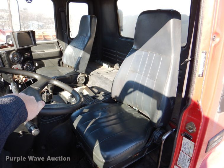 image for item MJ9999 1999 Chevrolet T7500  oil distributor truck