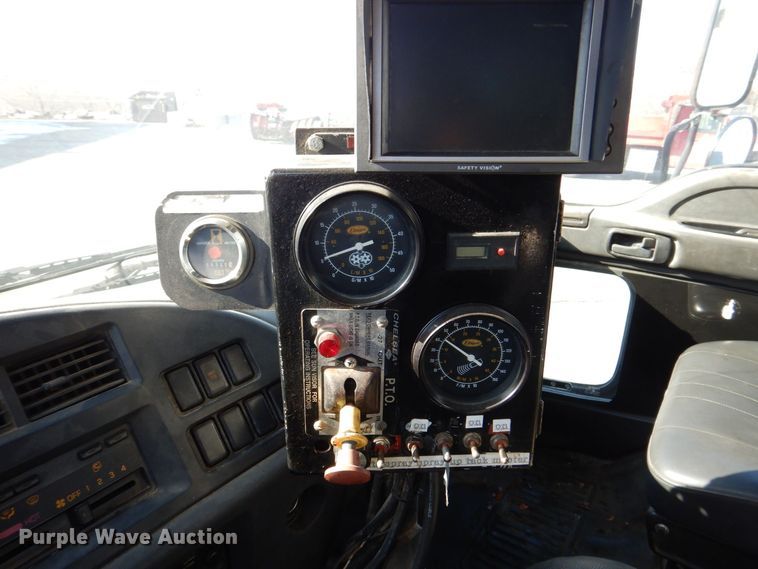 image for item MJ9999 1999 Chevrolet T7500  oil distributor truck