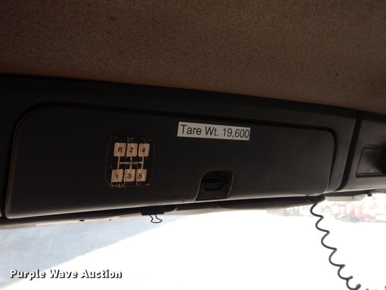 image for item MJ9999 1999 Chevrolet T7500  oil distributor truck