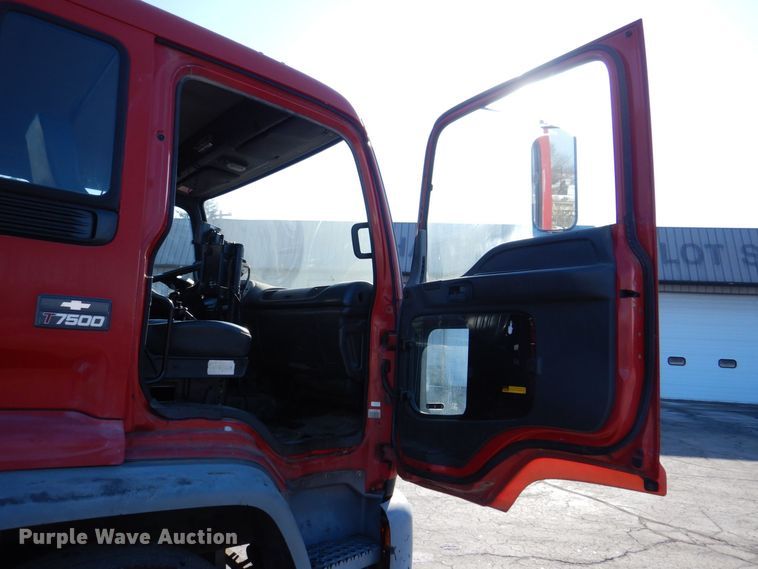 image for item MJ9999 1999 Chevrolet T7500  oil distributor truck