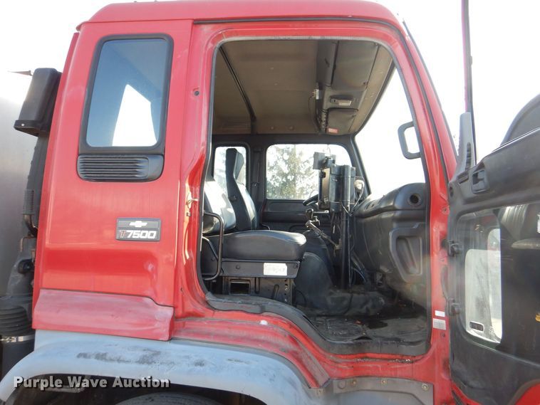 image for item MJ9999 1999 Chevrolet T7500  oil distributor truck