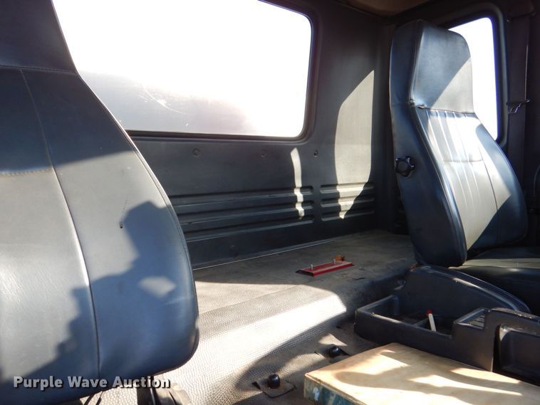 image for item MJ9999 1999 Chevrolet T7500  oil distributor truck